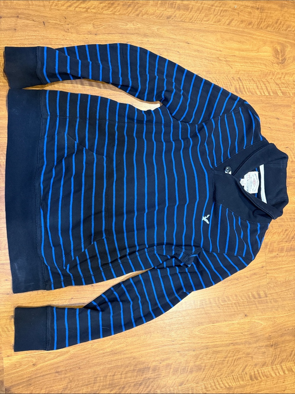 American Eagle Outfitters Men's Navy and Royal Blue Striped Pullover Sweater